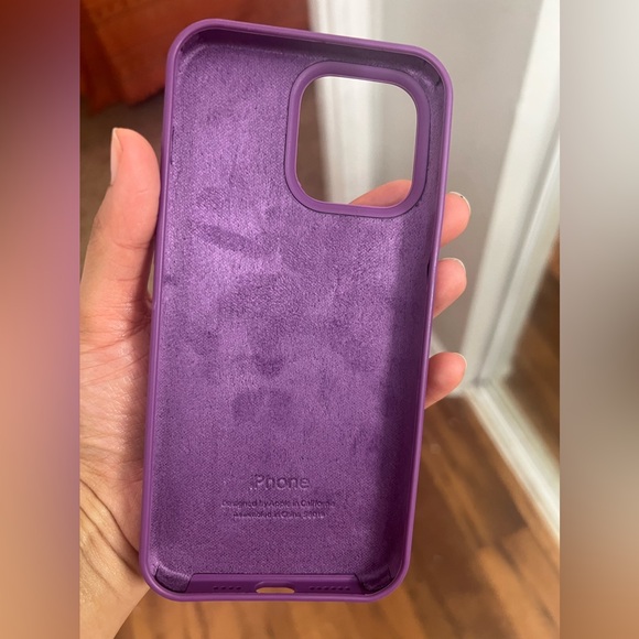 iPhone 15 pro max purple-ish magenta color. NON MAG SAFE case. - Picture 2 of 3